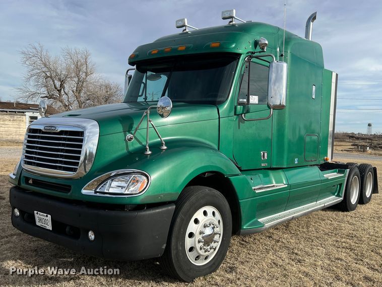 2007 Freightliner Columbia  semi truck - DK7206