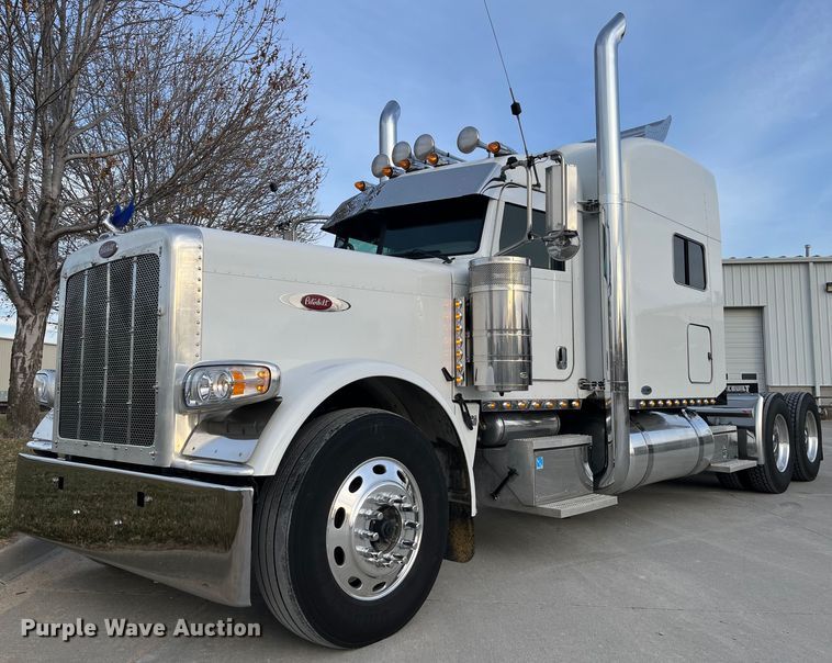 2009 Peterbilt 389  semi truck - DS6748