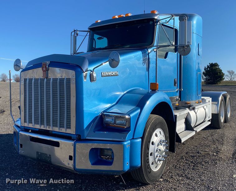 2008 Kenworth T800  semi truck - JW9250