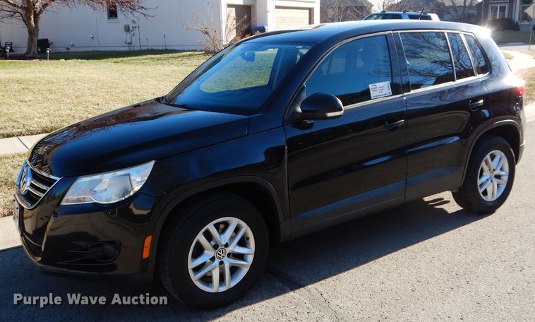 2011 Volkswagen Tiguan SE SUV - DS6312