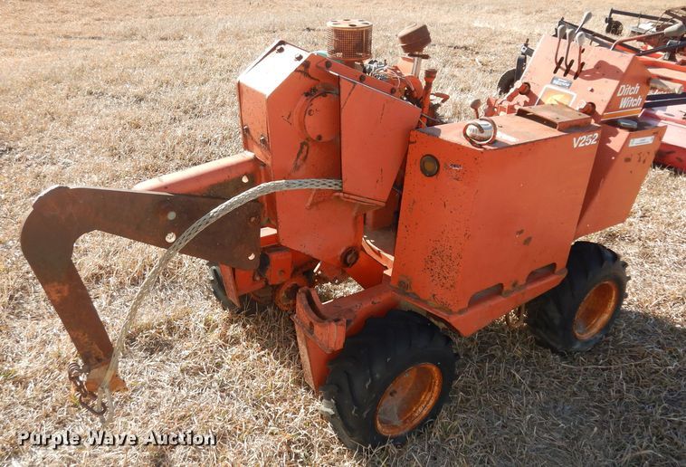Ditch Witch V252  cable plow - JQ9967
