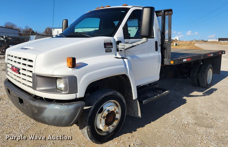 2004 GMC C5500  flatbed truck - KT9501