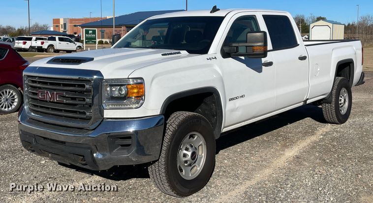 2018 GMC Sierra 2500HD  Crew Cab pickup truck - MI9737