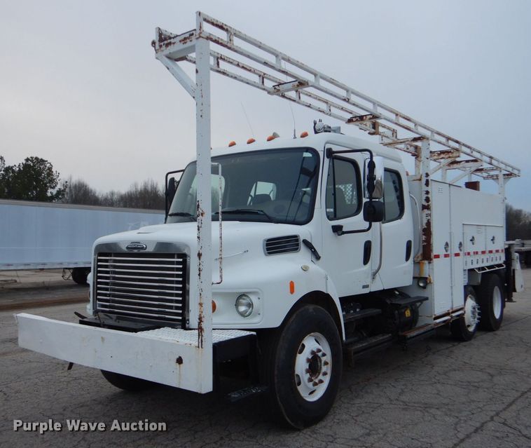 2010 Freightliner Business Class M2  utility / service truck - MM9627