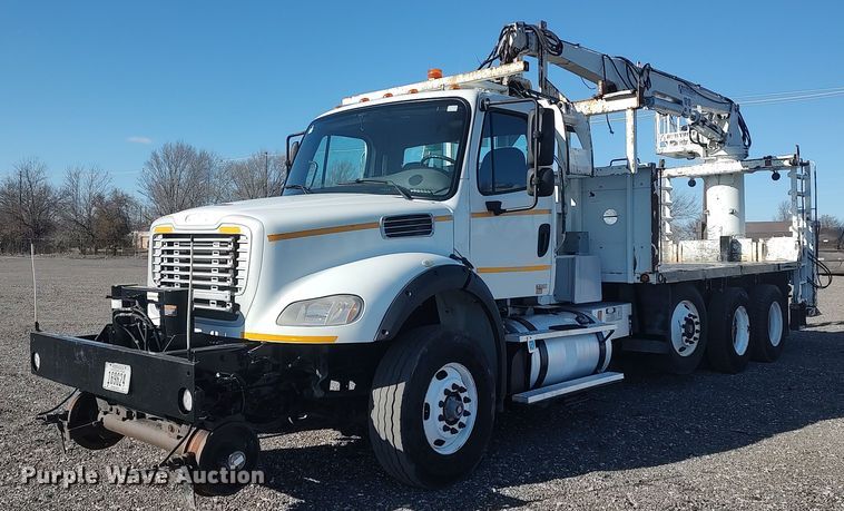 2012 Freightliner  crane truck - JW9261