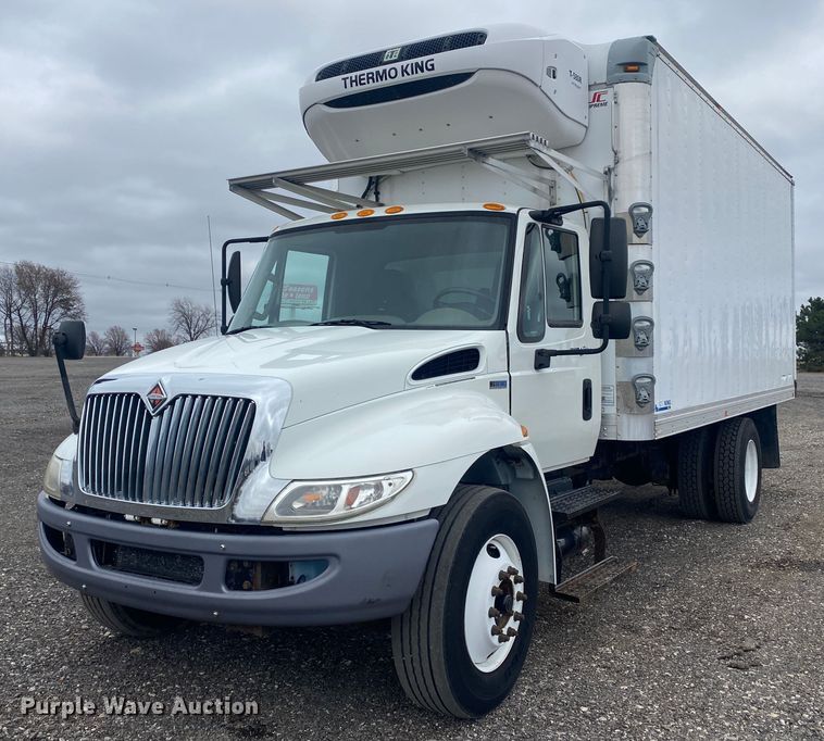 2014 International 4300  refrigerated delivery truck - JW9267