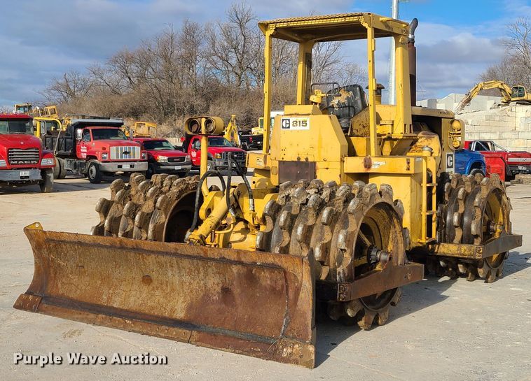 1975 Caterpillar 815  soil compactor - JW9841