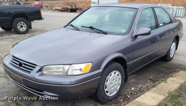 1998 Toyota Camry LE - MH9687