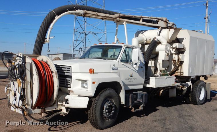 1989 Ford F800  sewer jetter truck - MP9058