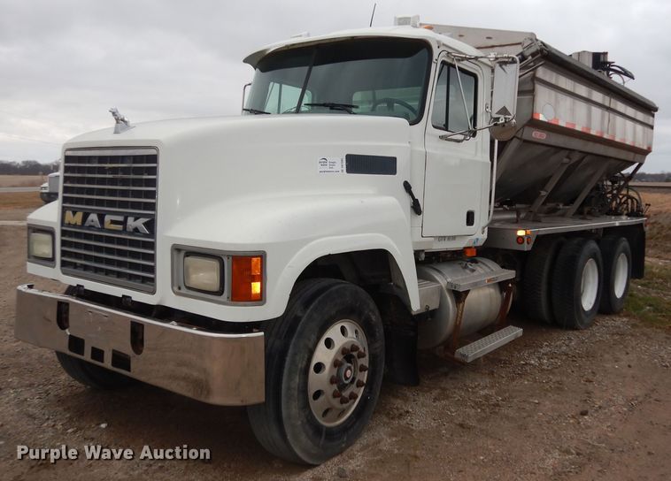 2000 Mack CH613 fertilizer delivery truck - DK7565