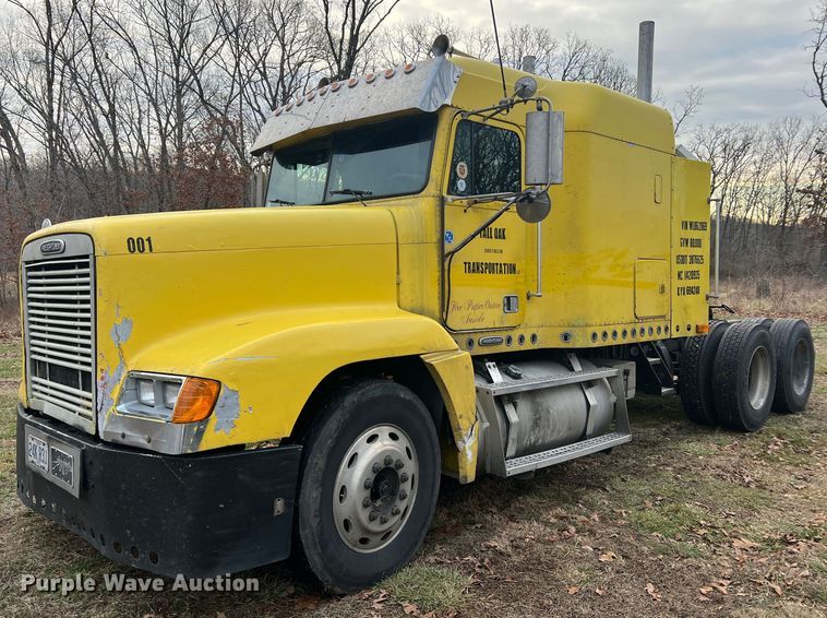 1998 Freightliner FLD  semi truck - JU9693