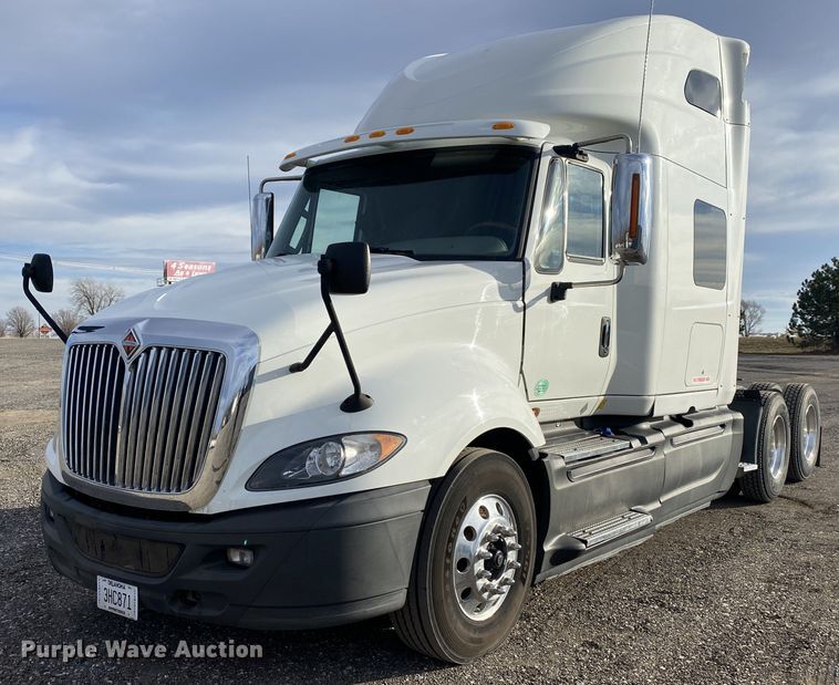 2016 International ProStar Plus  semi truck - JW9224