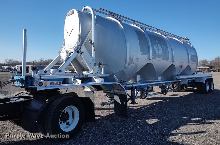 1995 Heil  pneumatic dry bulk trailer - JW9256