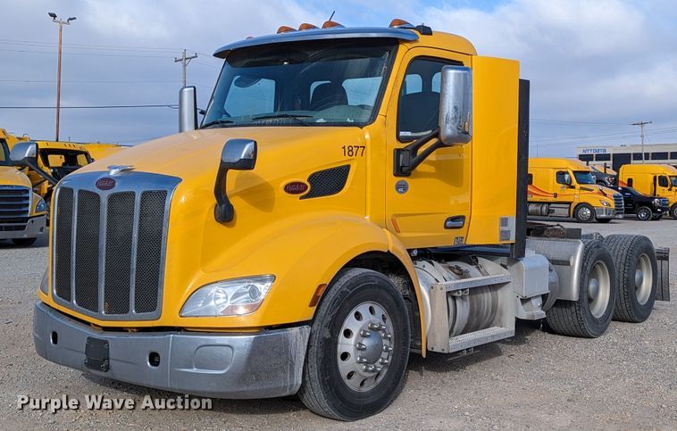 2019 Peterbilt 579 semi truck - LP9149