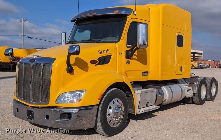 2017 Peterbilt 579 semi truck - LP9150