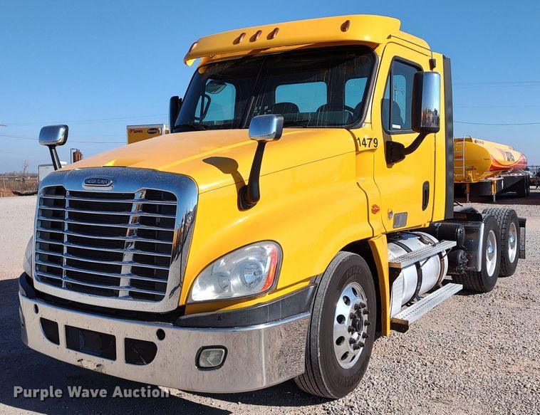 2018 Freightliner Cascadia 125 semi truck - LP9158