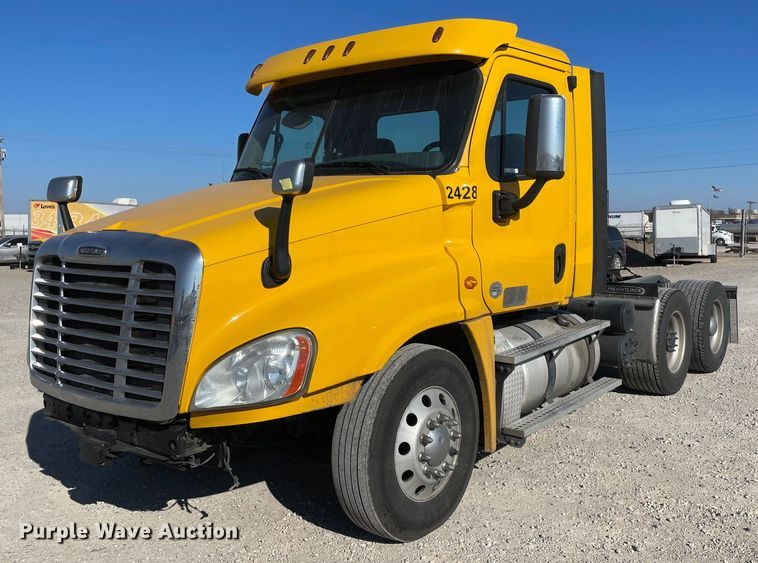 2018 Freightliner Cascadia 125  semi truck - LP9169