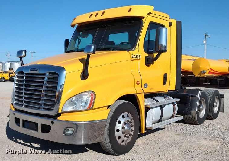 2018 Freightliner Cascadia 125  semi truck - LP9171