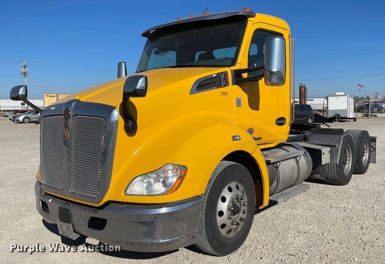 2019 Kenworth T680  semi truck - LP9175