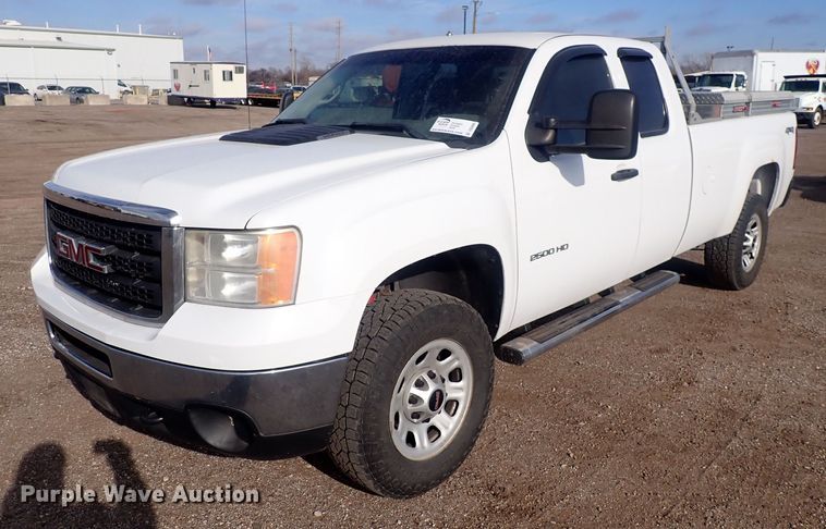 2013 GMC Sierra 2500HD  Ext. Cab pickup truck - DQ5095