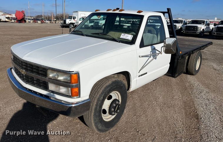 1992 Chevrolet C3500  flatbed pickup truck - DQ5096