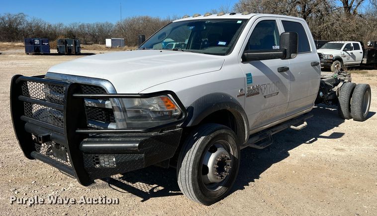 2015 Dodge Ram 5500HD  Crew Cab truck cab and chassis - DS2668