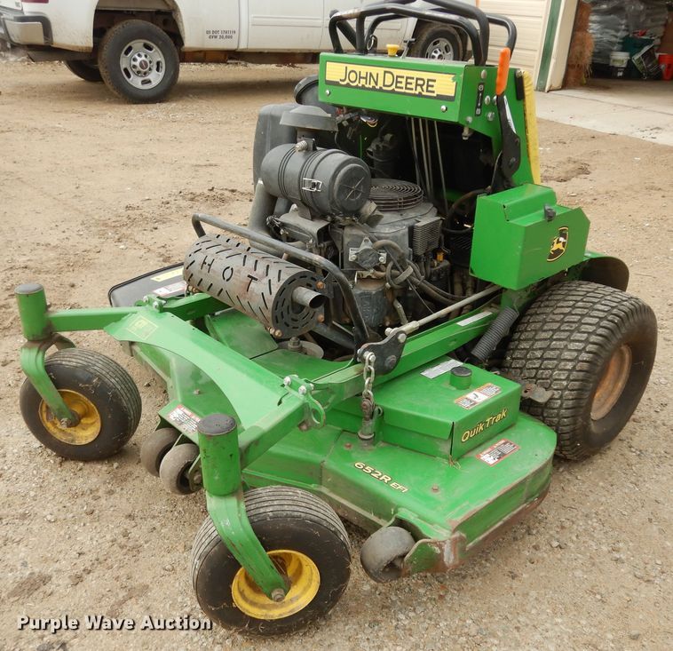 2015 John Deere 652R  ZTR lawn mower - JQ9923