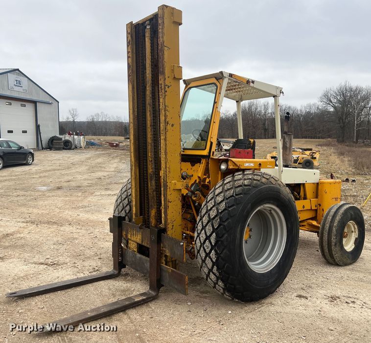 International Harvester 4500B  forklift - JU9679