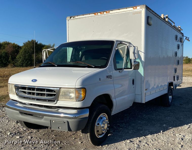 1997 Ford E450 Super Duty   broadcasting truck - JW9358