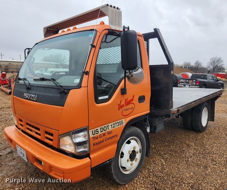 2007 Isuzu NQR  flatbed truck - KT9459