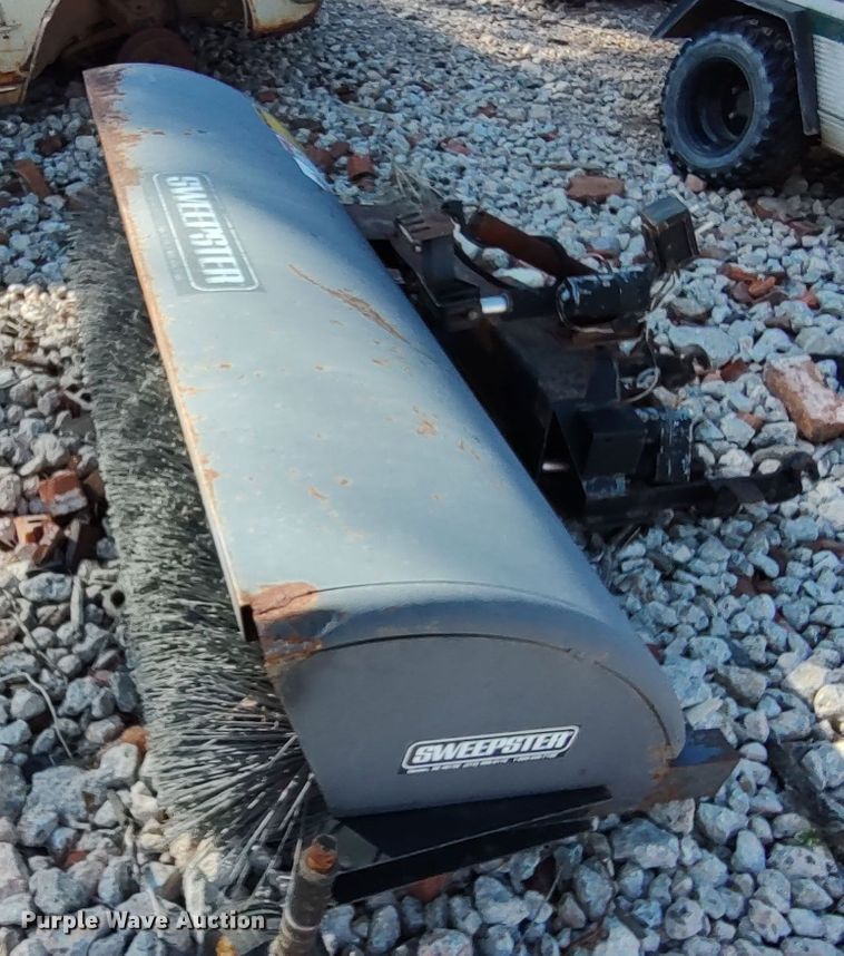 Sweepster BM156600M0R  skid steer broom - LL9008