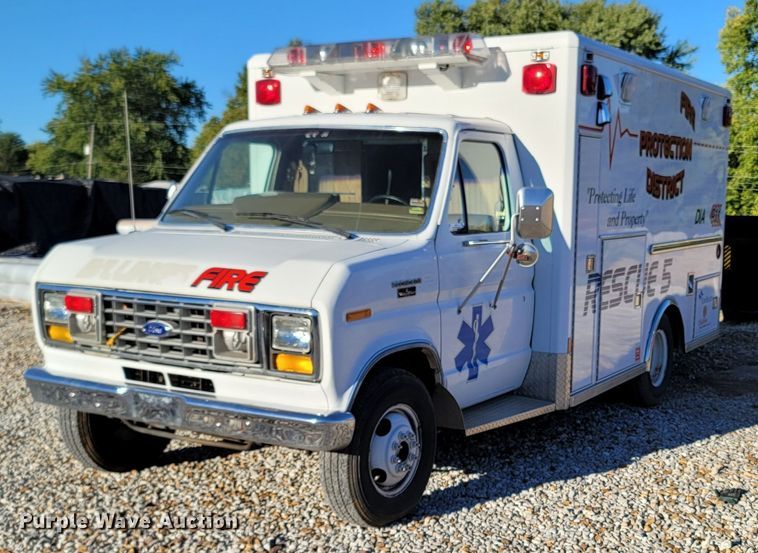 1988 Ford E350  ambulance - LN9617
