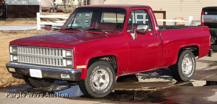 1982 Chevrolet C10  pickup truck - LY9930