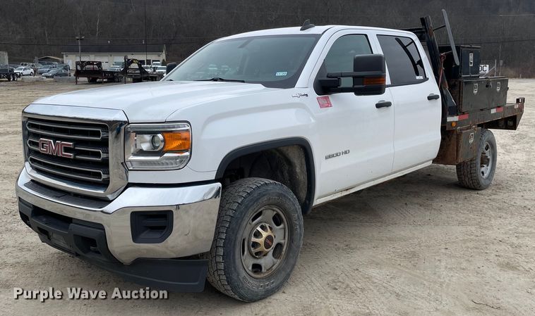 2018 GMC Sierra 2500HD  Crew Cab utility bed pickup truck - MA9826