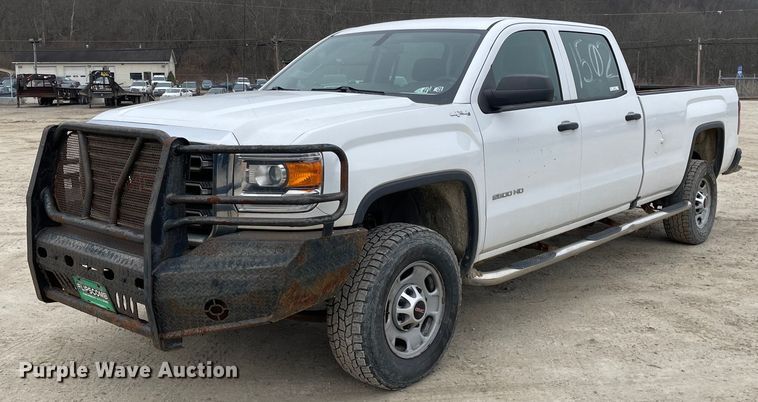 2017 GMC Sierra 2500HD  Crew Cab pickup truck - MA9828