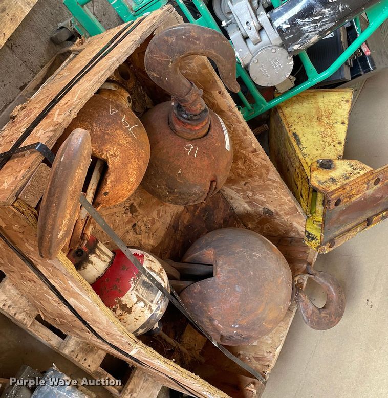 (4) crane hooks - MA9877