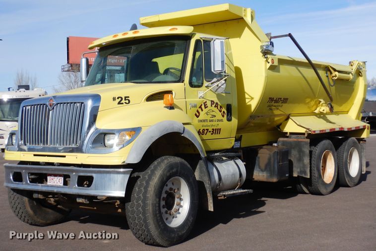 2007 International 7600  dump truck - DF8326