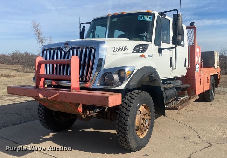 2010 International 7000  flatbed truck - DN8147
