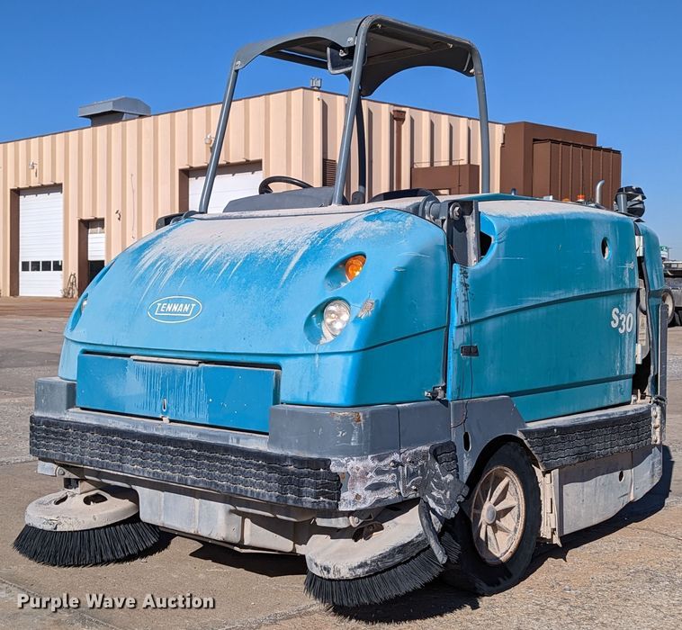 Tennant S30  sweeper - LK9473