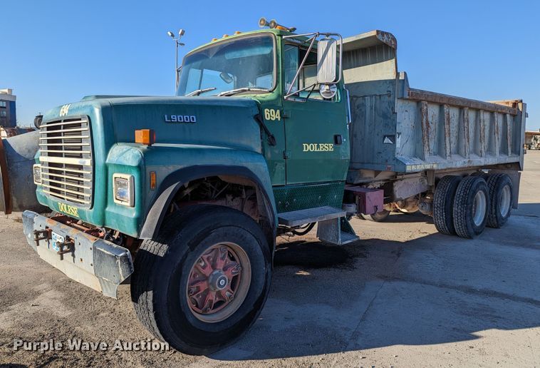 1993 Ford L9000  dump truck - LK9479