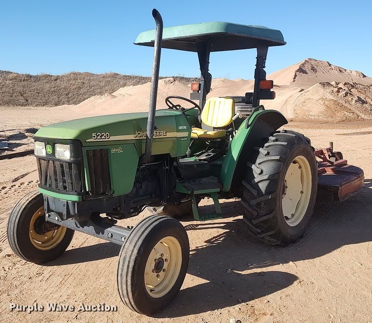 2002 John Deere 5220  tractor - MN9027