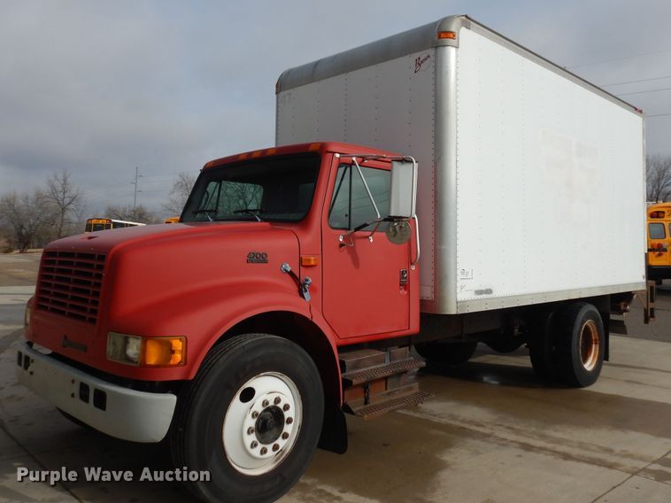 1998 International 4700  box truck - DK7508