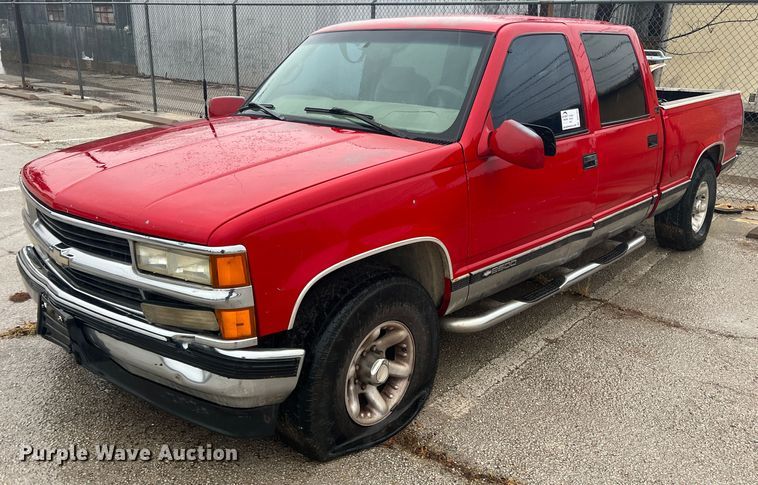1999 Chevrolet C2500  Crew Cab pickup truck - DS2707