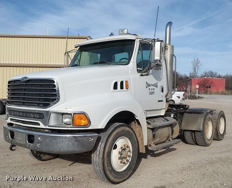 2007 Sterling L9500  semi truck - MM9960