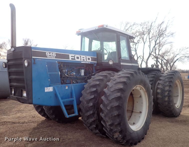 Ford 946 Versatile  4WD tractor - DQ5067
