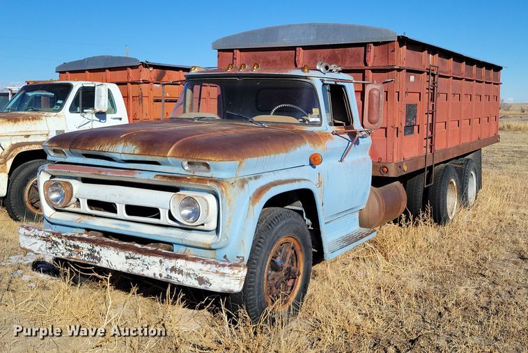 1963 Chevrolet  grain truck - LG9478