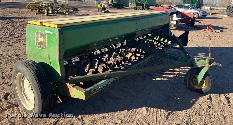 John Deere 8300  grain drill - ML9820