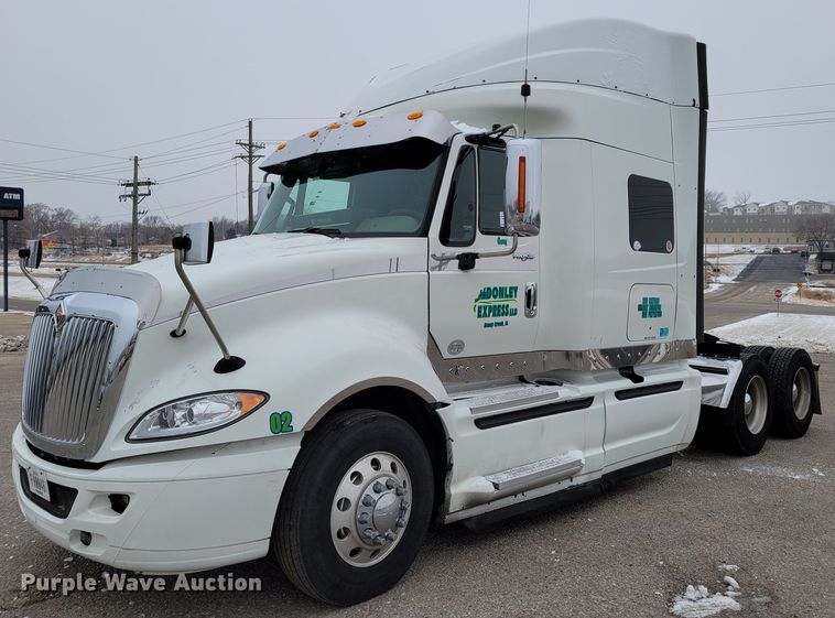 2015 International ProStar  semi truck - DM8181