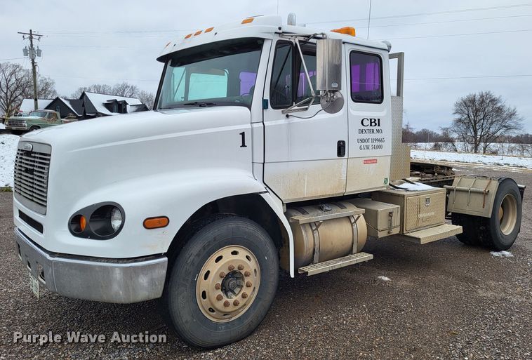 1998 Freightliner FL112  semi truck - DO3554