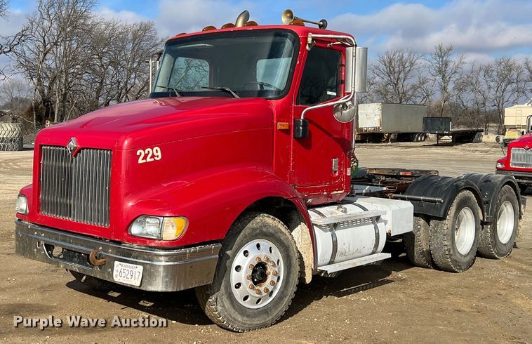 2003 International 9200i  semi truck - ID9453